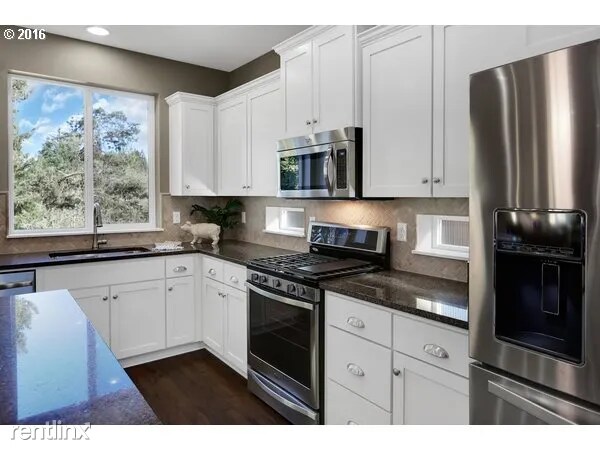 Building Photo - 4 br, 3 bath House - 5860 Northeast Pohlma...