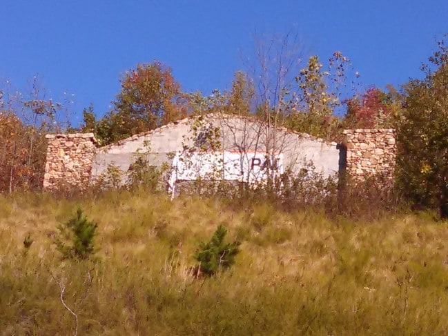 40 foot sign seen from 2 miles away - 1105 Main St