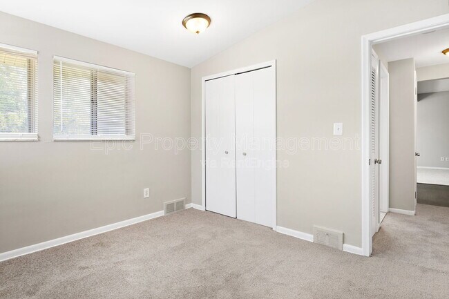 Foto del edificio - 24571 Kelly Rd