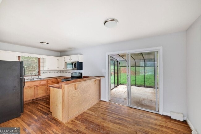 Foto del edificio - 3178 Pinehill Dr