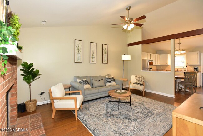 Foto del edificio - 140 Corey Cir