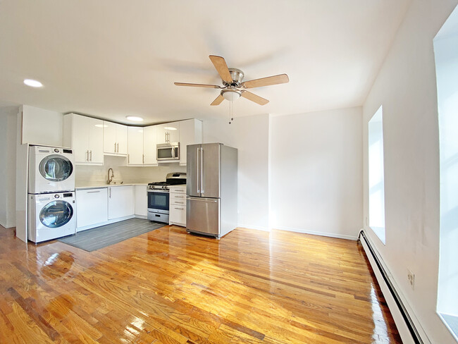 Building Photo - 166 Halsey St
