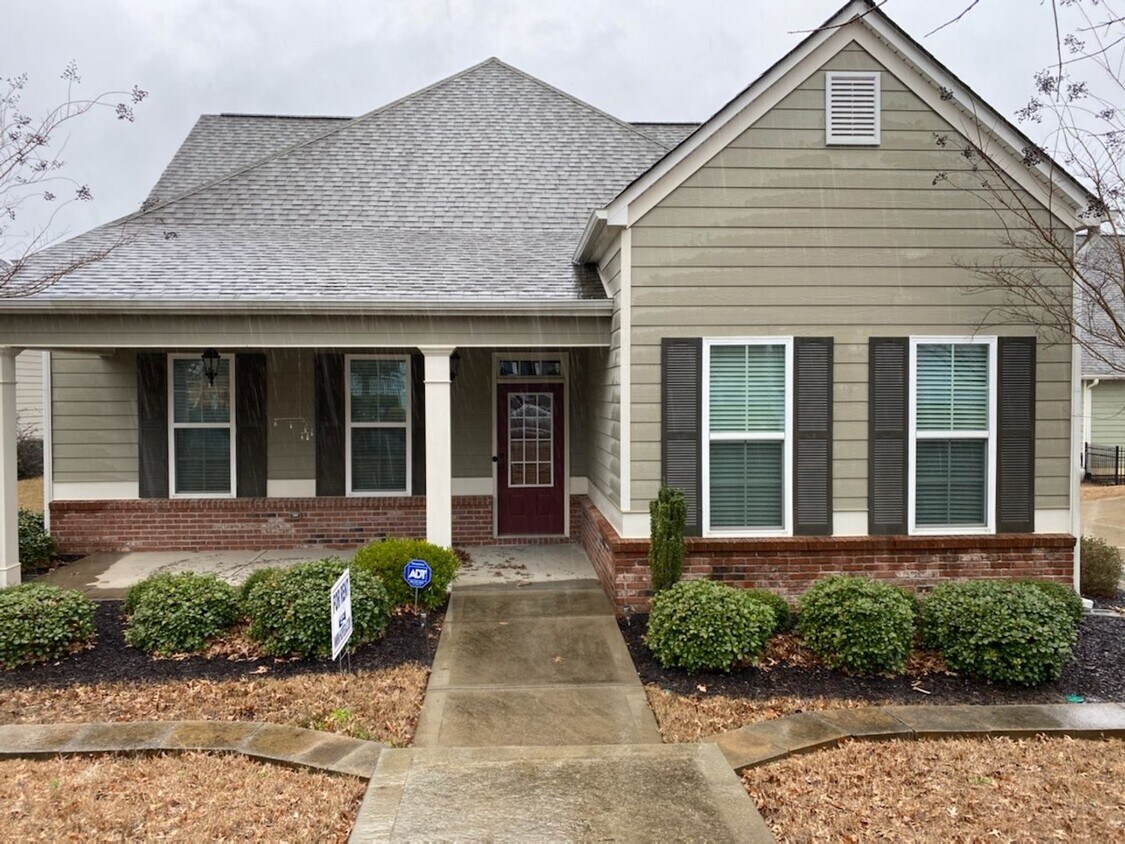 Primary Photo - 175 Colonial Ct