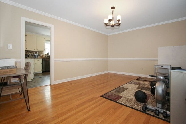 Building Photo - 427 Elizabeth Lake Dr