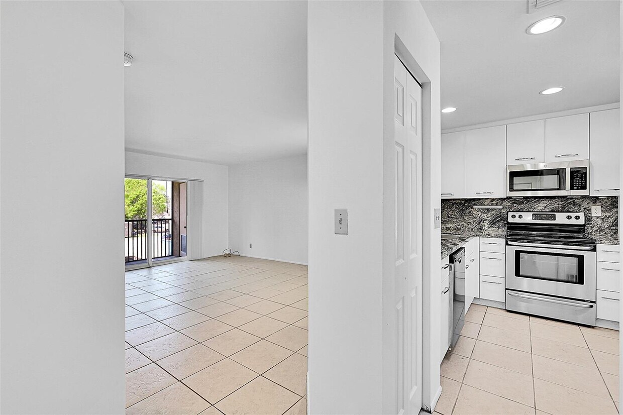 Primary Photo - 9186 NW 40th St