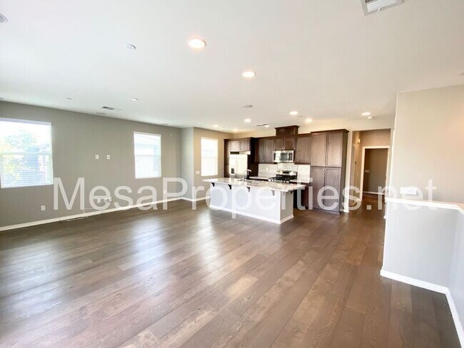 Building Photo - 6038 Bellevue St