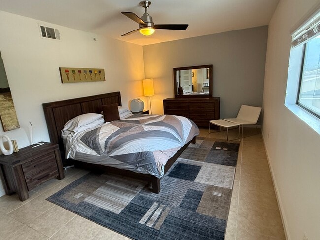 Foto del edificio - 255 S Avenida Caballeros