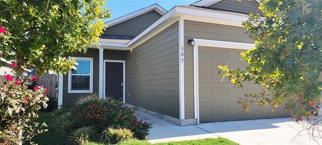 Building Photo - 307 Bass Dr