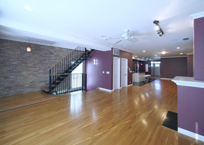 Building Photo - 3031 N Clybourn Ave