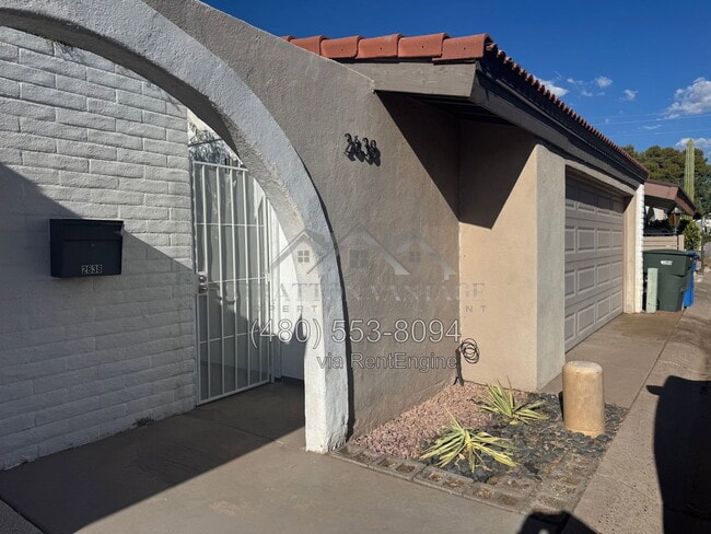 Building Photo - 2638 E Roma Ave