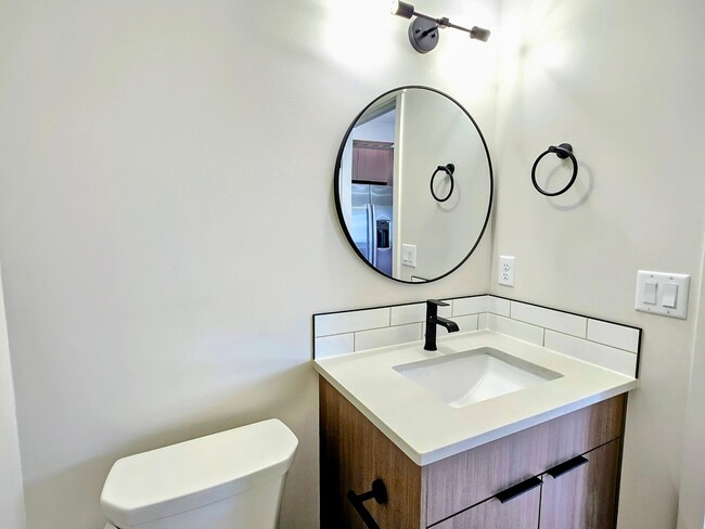 Building Photo - MOVE IN NOW~ OCTOBER FREE! CALL FOR DETAIL...