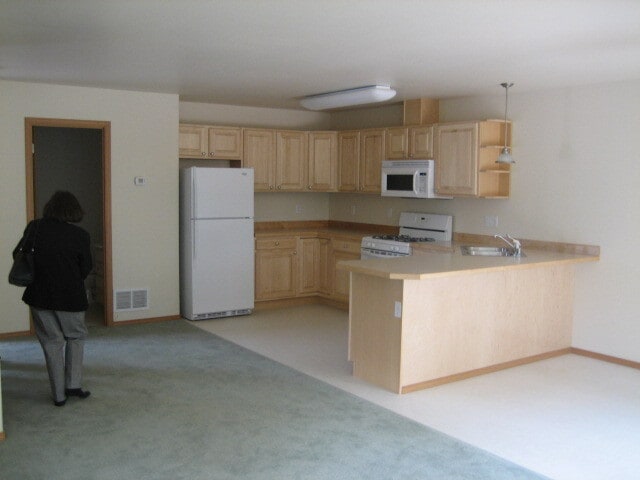 kitchen / dining room - 2191 W Ridgewood Dr