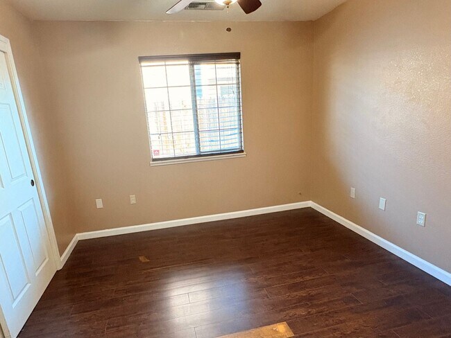 Foto del edificio - 2 WEEKS FREE RENT March Special - Roomy 4-bedroom house in Waterford