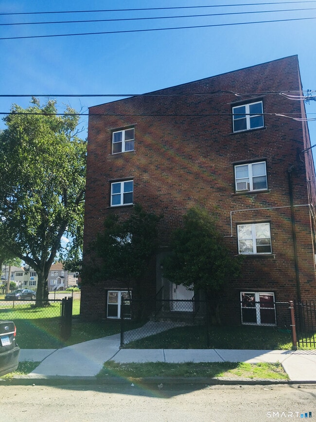 Building Photo - 305 Parrott Ave