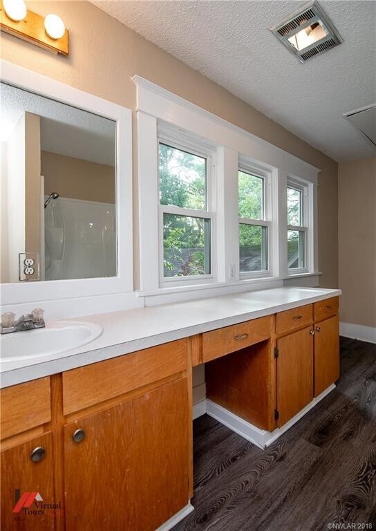 Building Photo - Charming 3 Bedroom Home in South Highland ...