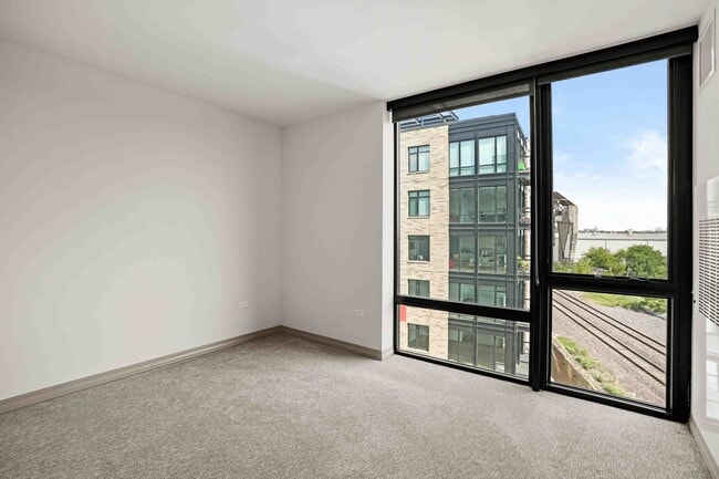 Building Photo - 2165 N Elston Ave