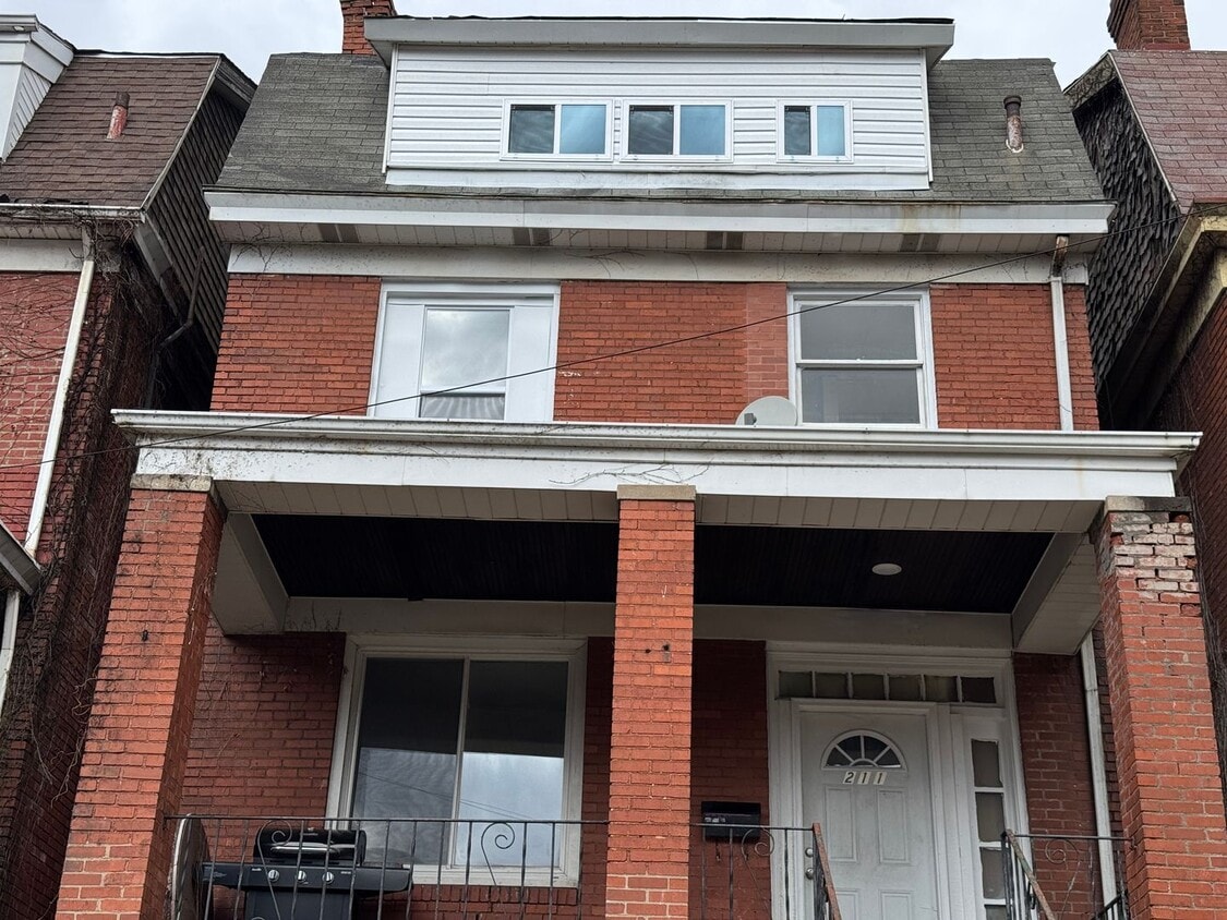 AVAILABLE NOW!! 5 BED 1 BATH SINGLE FAMILY HOME! - AVAILABLE NOW!! 5 BED 1 BATH SINGLE FAMILY HOME!