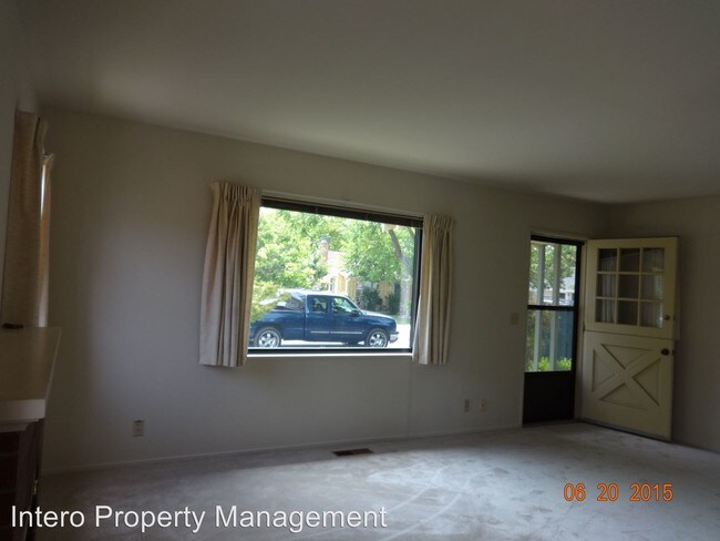 Building Photo - 2335 Santa Ana St