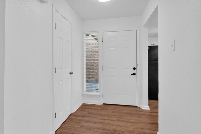 Building Photo - 5005 Georgi Ln