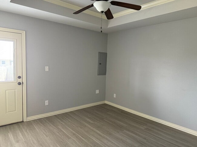 Building Photo - Hatcher-1118 (AG*)