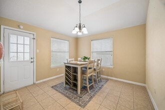 Building Photo - 24027 Floragate Dr