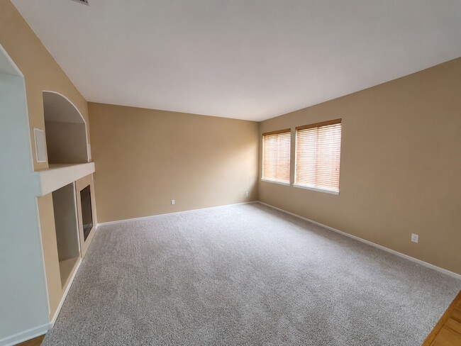 Building Photo - 2265 W Bentley Ln