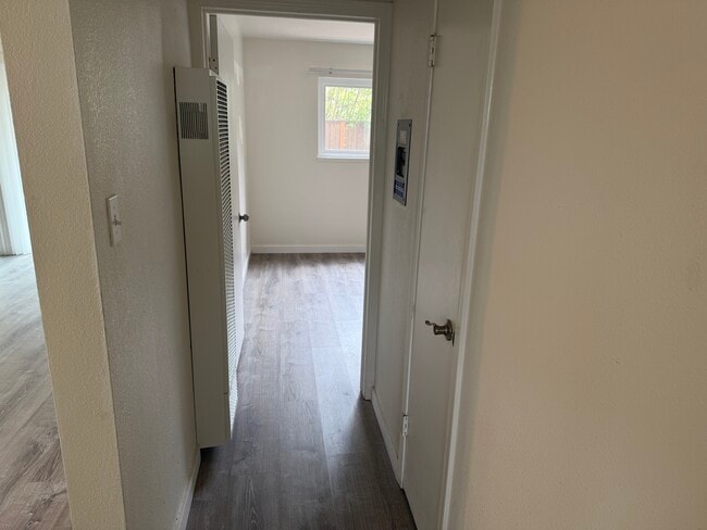 Pasillo - Surfside Palms Apartments