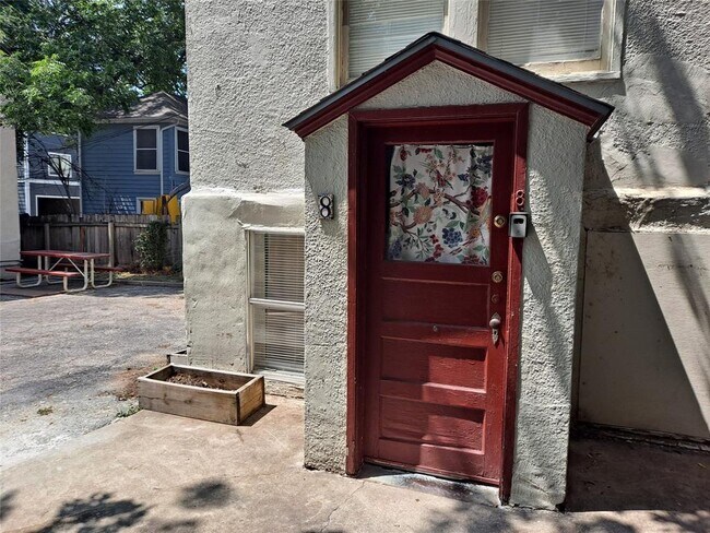Building Photo - 1906 San Gabriel St