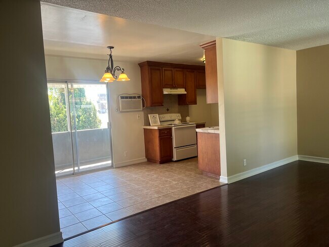 Building Photo - 6050 Whitsett Ave