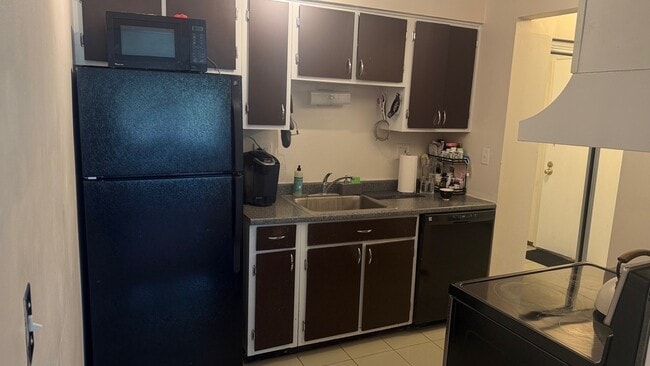 Foto del edificio - 650 Perrie Dr