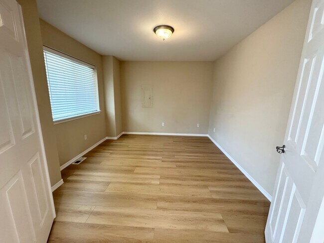 Foto del edificio - Spacious rambler 2 beds plus den