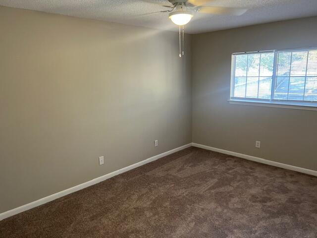 Building Photo - "Charming 2-Bed Townhouse with Cozy Fireplace in Prime Fort Walton Beach Location!"