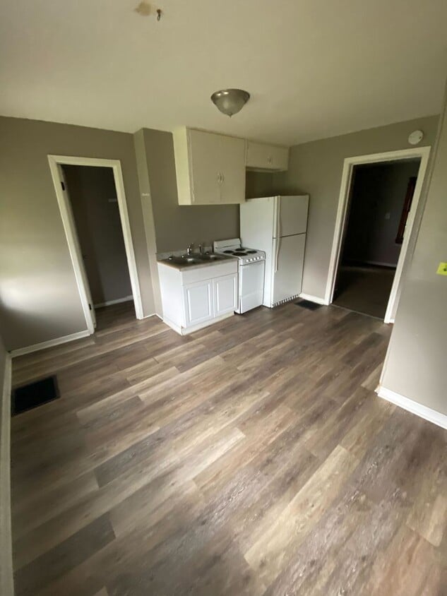 2163 S Delaware St Unit 2, Indianapolis, IN 46225 Room for Rent in