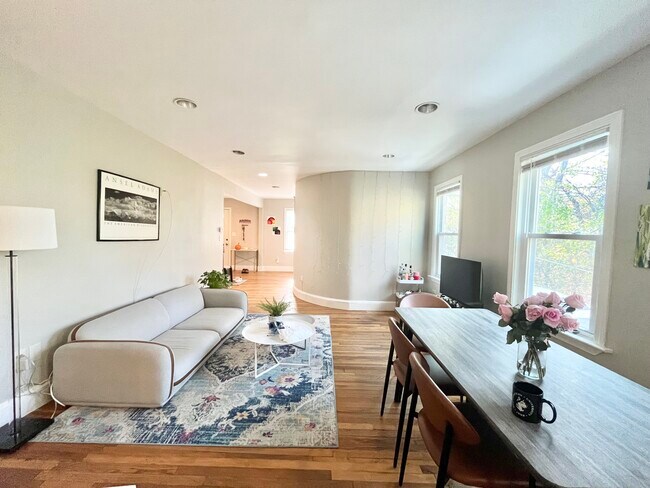 Foto del edificio - 152 Parker Hill Ave