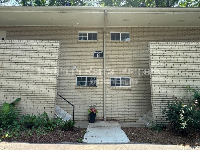 Building Photo - 311 Peachtree Hills Ave NE