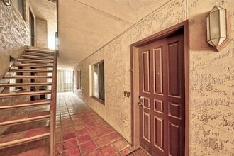 Building Photo - 505 W 7th St