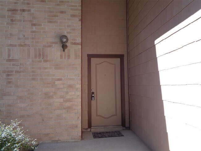 Building Photo - 17631 Seven Pines Dr