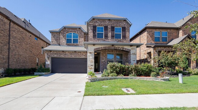 Building Photo - This house offers beautiful open floor plan with high ceilings and lots of natural light.