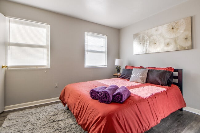 Master bedroom - 1216 W Lafayette Ave