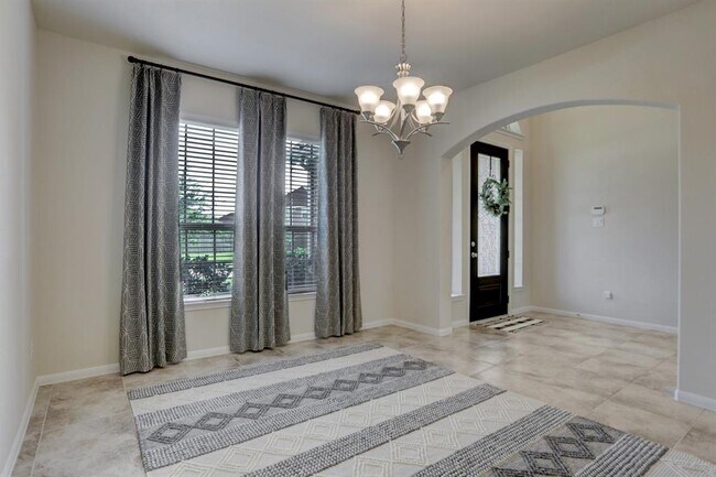 Building Photo - 511 Bonbrook Ln