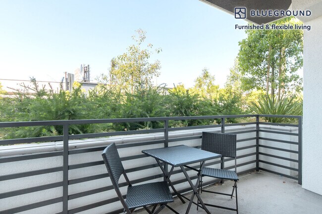 Foto del edificio - 8820 Sepulveda Eastway