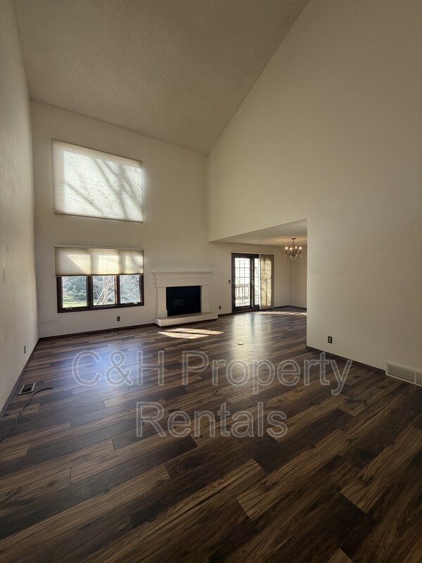 Foto del edificio - 3346 Racquet Club Dr