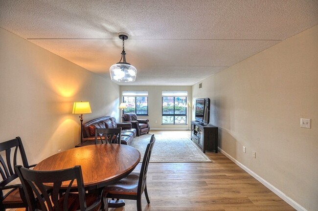 Building Photo - 100 Ledgewood Dr