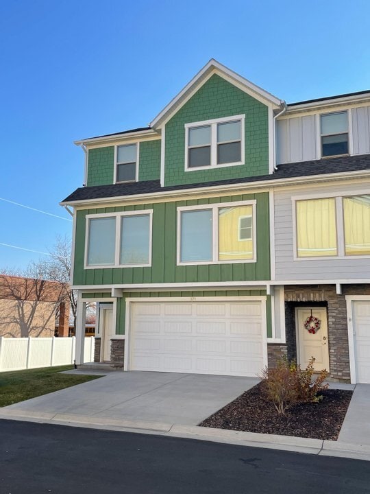 Building Photo - 371 W Knights Ln