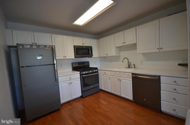 Building Photo - 46891 Eaton Terrace