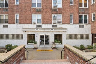 Building Photo - 610 Waring Ave