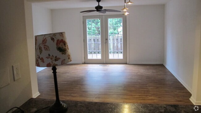 Building Photo - 9606 Vinca Cir