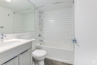2BR, 1BA - 854SF - Bathroom - 1110 Caven St