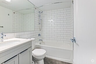 2BR, 1BA - 854SF - Bathroom - 1110 Caven St