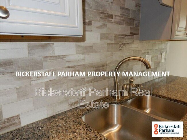 Foto del edificio - 7455 McKee Rd